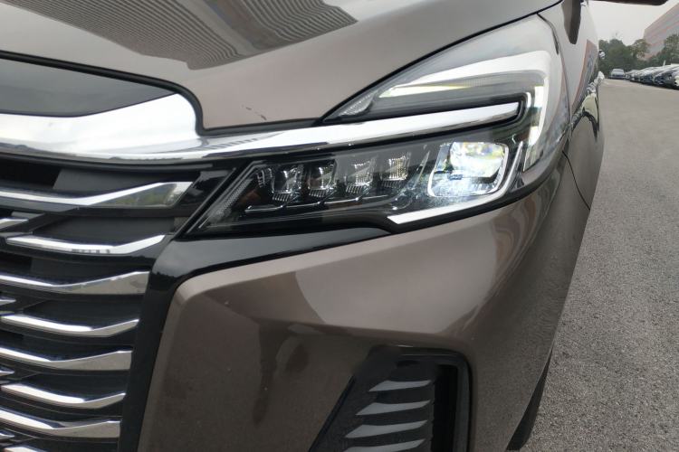 Used Buick GL8 2023 Facelifted Land Cruiser Executive Luxury Version