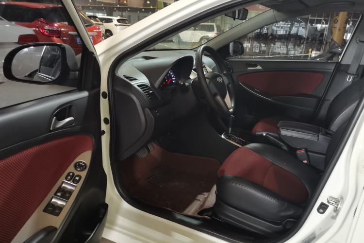 Used Hyundai Verna Ray 2014 1.4L Automatic GLX
