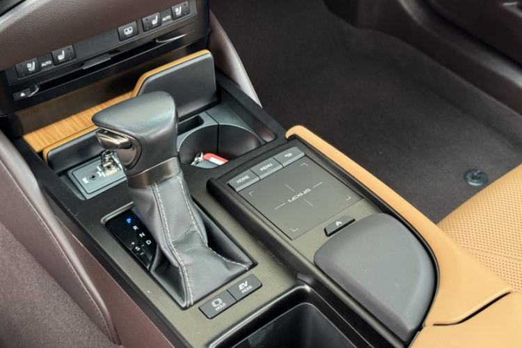 Used Lexus ES 2020 300h Premium Edition
