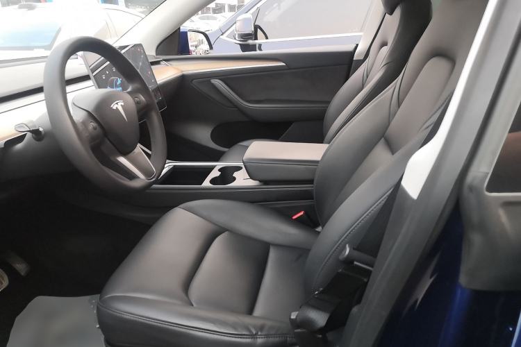 Used Tesla Model Y 2021 Long-Range All-Wheel-Drive Version
