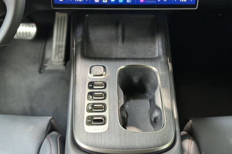 Used  SU7 2024 Four-Wheel Drive Ultra-Long Range Advanced Intelligent Driving Max Edition
