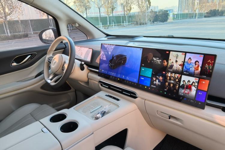 Used VOYAH Dream 2025 PHEV Four-Wheel-Drive Flagship Kunpeng Edition
