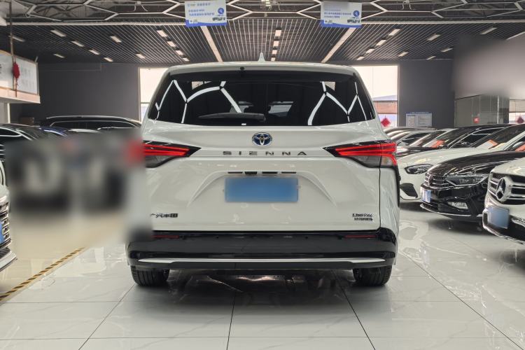 Used Toyota Sienna 2023 2.5L Hybrid Deluxe Edition

