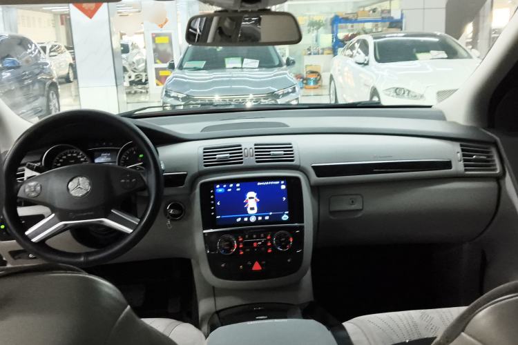 Used Mercedes-Benz R-Class 2017 R 320 4MATIC Business Edition Prestige Model