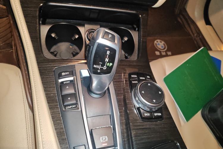 Used BMW 5 Series 2014 525Li Luxury Design Package
