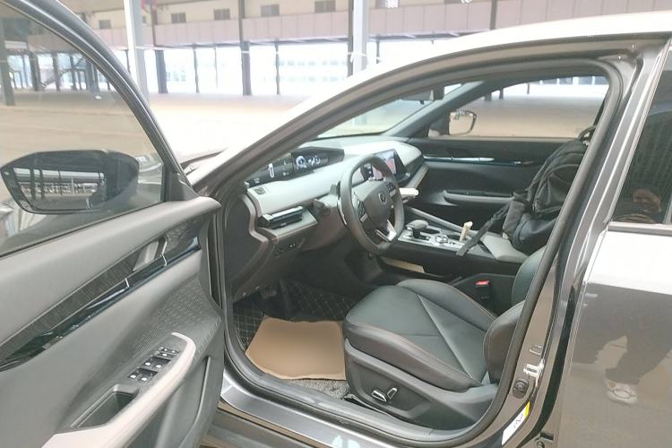 Used Changan UNI-V 2022 1.5T Prestige Version
