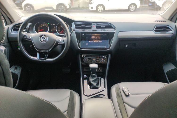 Used Volkswagen Tiguan L 2020 330TSI Automatic Two-Wheel Drive Smart Luxury Edition China VI Standard
