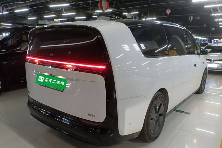 Used Li Auto MEGA 2024 Ultra Model
