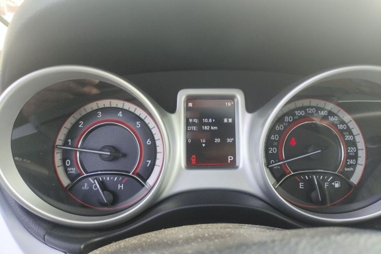 Used Dodge Journey 2013 2.4L Two-Wheel Drive Luxury Version
