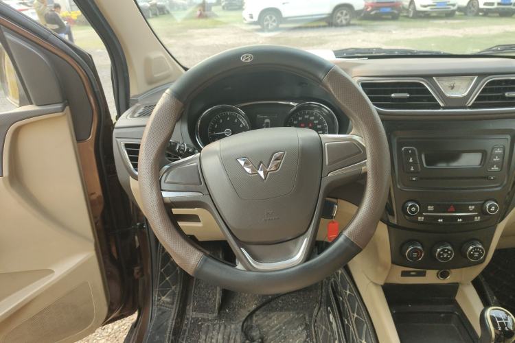 Used Wuling Hongguang 2015 1.5L S1 Comfort China V Standard
