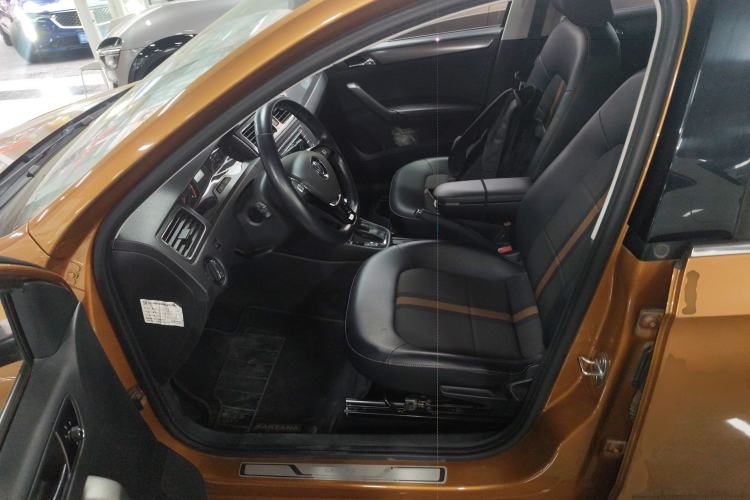 Used Volkswagen Santana 2016 Cross 1.6L Automatic Comfort Model