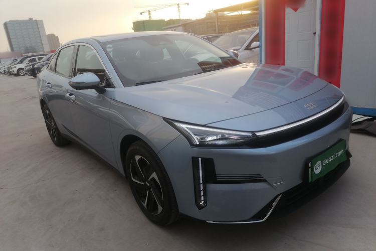 Used  L6 2025 EM-i 140km Starship Edition
