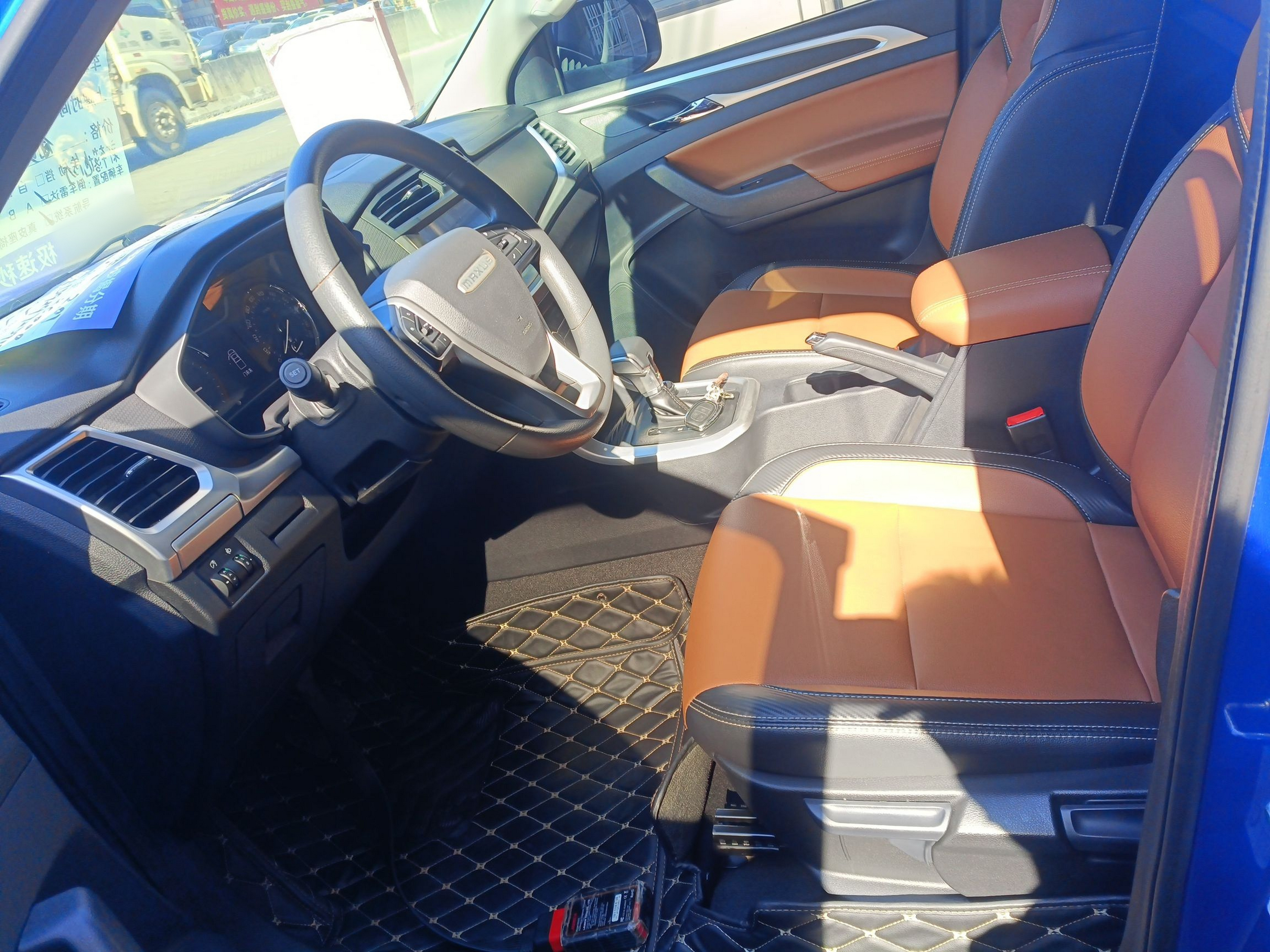 المقاعد الأمامية داخل السيارة