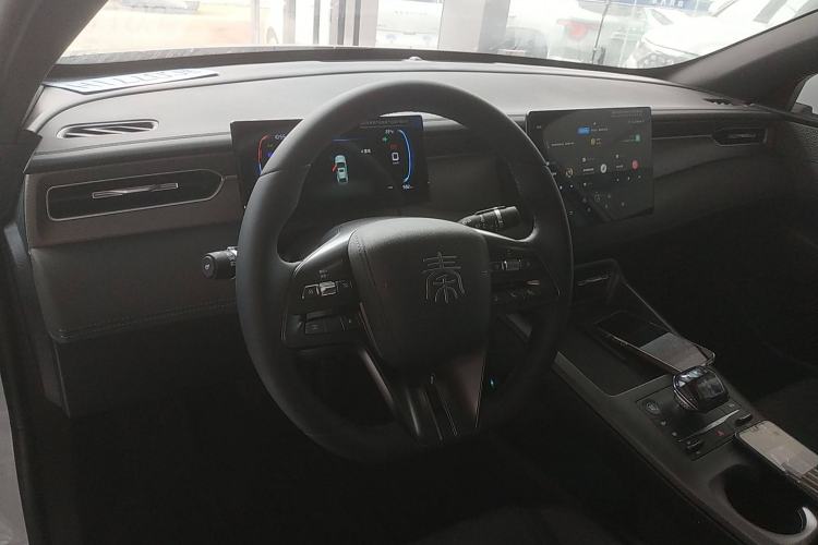 Used BYD Qin PLUS 2025 DM-i Smart Drive 55KM Leading Model
