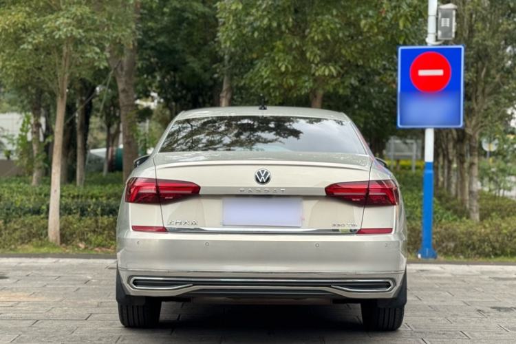 Used Volkswagen Passat 2020 Revised Version 330TSI Luxury Edition China VI Standard
