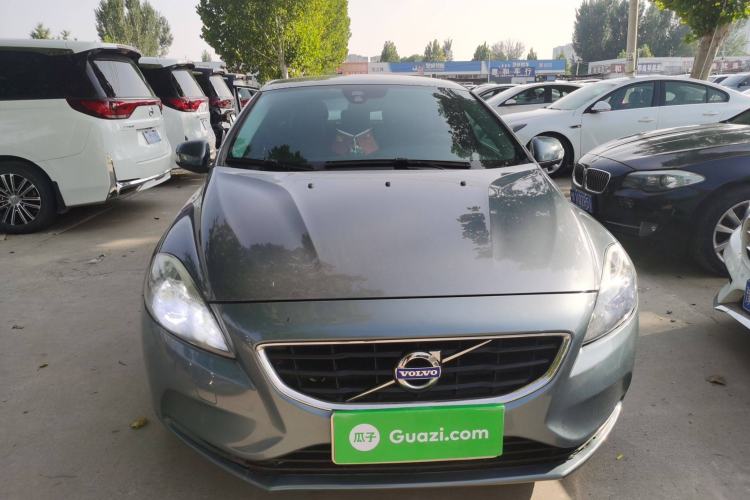 Used Volvo V40 2014 2.0T Zhiyi Version
