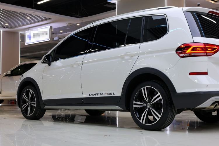 Used Volkswagen Touran 2018 Volkswagen Touran L 280TSI DSG Boundary Edition 7 Seats China VI Standard
