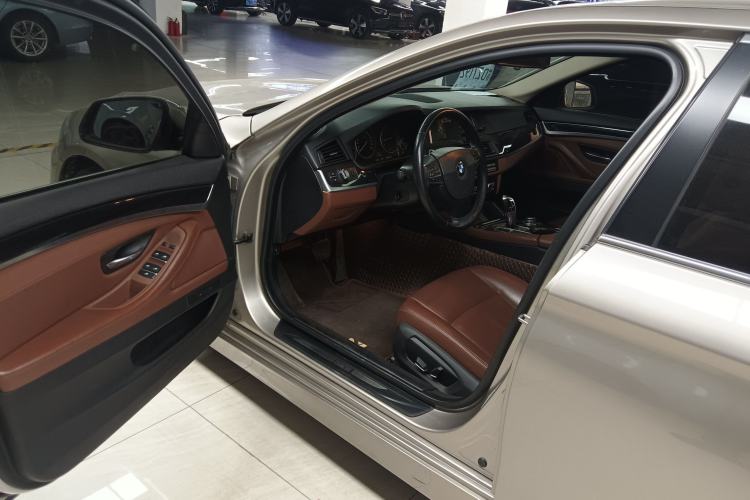 Used BMW 5 Series 2014 520Li Elegant Model
