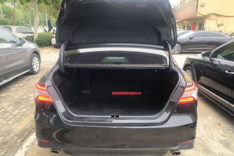 Used Toyota Camry 2021 2.0G Luxury Edition
