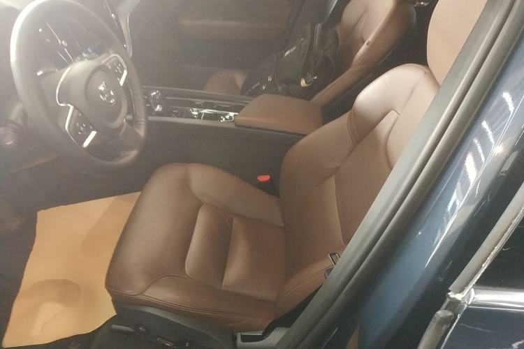 Used Volvo XC60 2024 B5 4x4 Smart Luxury Edition