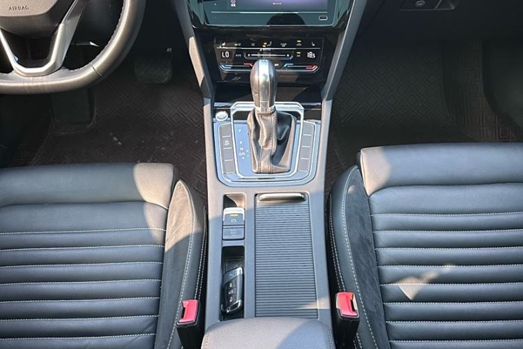 Used Volkswagen Magotan 2020 330TSI DSG Leading Model
