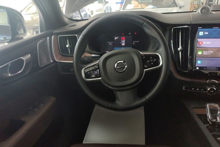 Used Volvo XC60 New Energy 2025 Plug-in Hybrid Long-Range All-Wheel Drive Smart Luxury Edition
