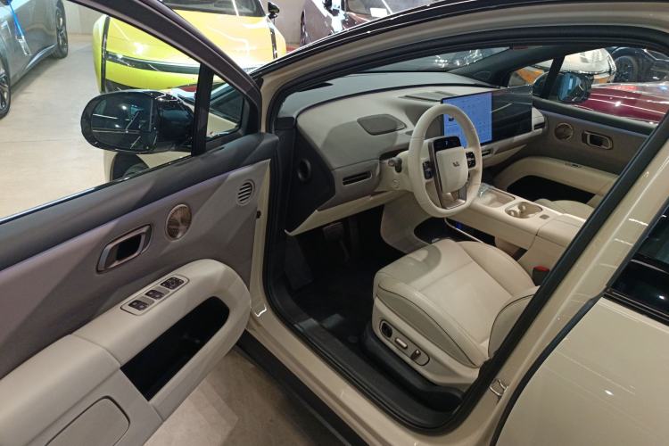 Used Li Auto Li Auto i6 2025 Model Two-Wheel-Drive Standard Type
