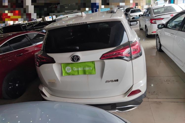 Used Toyota RAV4 2016 2.0L CVT Two-Wheel Drive Fashion Edition China V Standard
