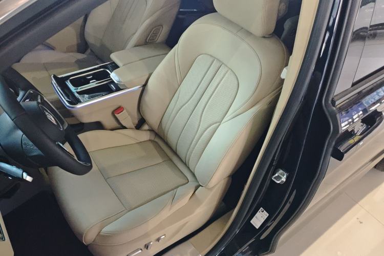 Used Buick GL8 New Energy 2025 Lu Shang Luxury Edition 7-Seater
