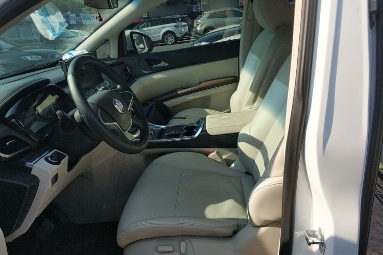 Used Buick GL8 2023 Land Executive Class Comfort Model