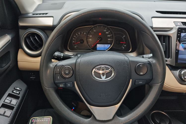 Used Toyota RAV4 2015 2.0L CVT Two-Wheel Drive Fashion Edition
