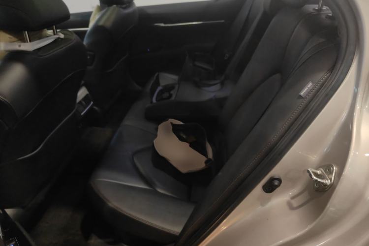 Used Toyota Camry 2019 Dual-Engine 2.5 HG Luxury Edition China VI Standard