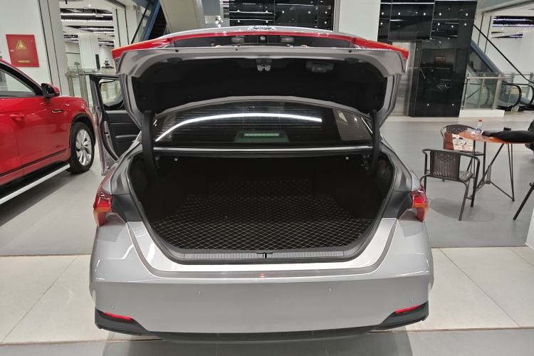 Used Toyota Avalon 2019 Dual-Engine 2.5L Luxury Edition China VI Standard
