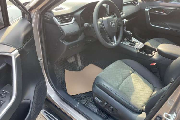 Used Toyota RAV4 2022 2.0L CVT 4x4 Style Plus Edition
