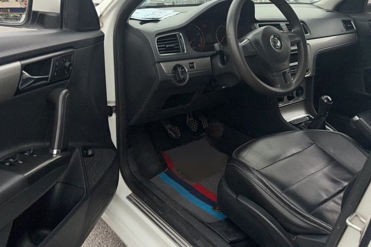 Used Volkswagen Lavida 2013 Restyled Classic 1.6L Manual Comfort Edition
