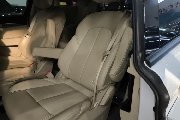 Used Buick GL8 New Energy 2025 Lushang First-Drive Edition 7-Seater
