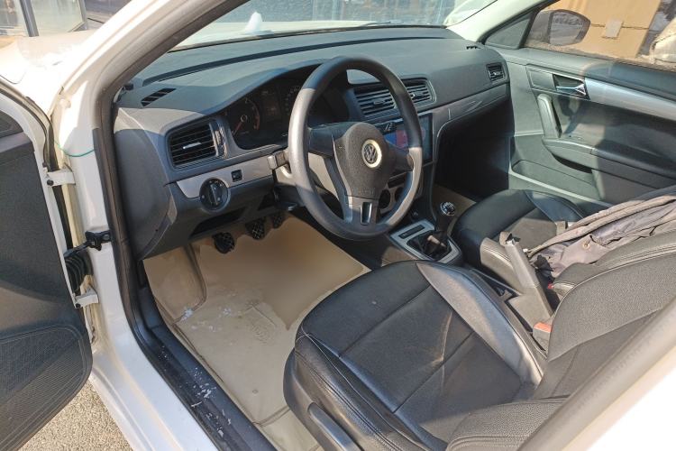 Used Volkswagen Gran Lavida 2013 1.6L Manual Fashion Model