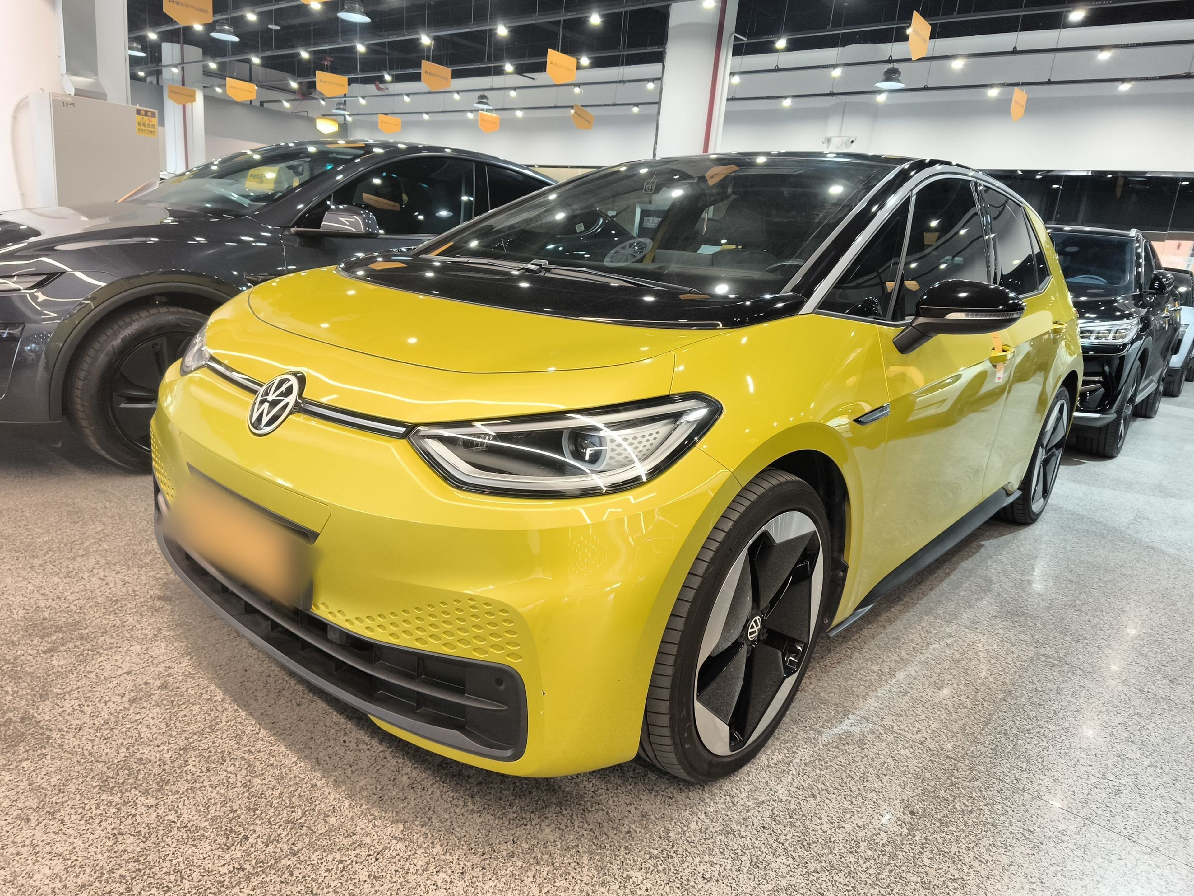 Под передней частью автомобиля