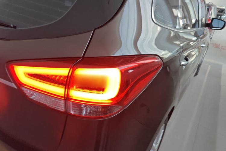 Used Kia Carens 2013 2.0L 7-Seater Automatic Luxury Version China IV Standard
