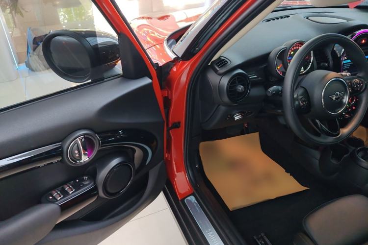 Used  MINI 2020 1.5T COOPER Classic Edition Five-Door Version
