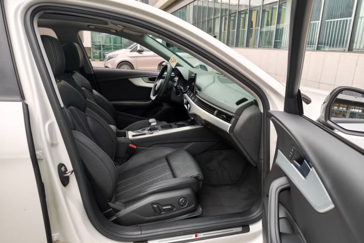 Used Audi A4L 2022 40 TFSI Luxury Dynamic Model
