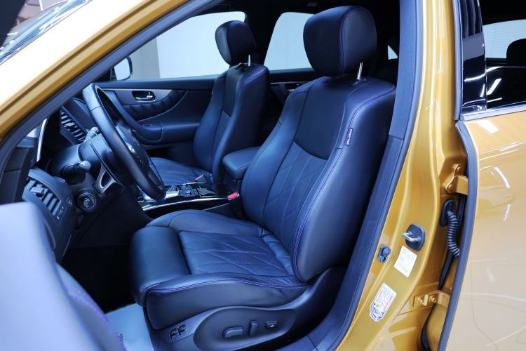 Used Infiniti QX70 2015 3.7L Shadow Edition
