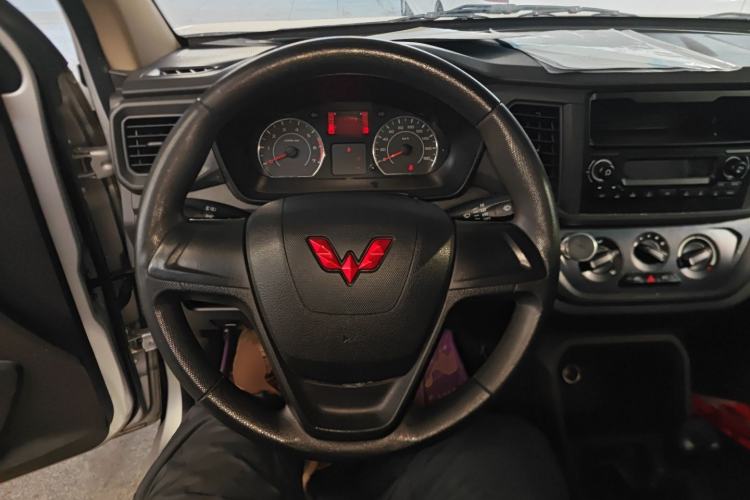 Used Wuling Hongguang V 2021 1.5L Jingqu Edition Enclosed-Window Vehicle LAR
