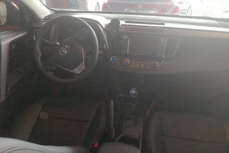 Used Toyota RAV4 2019 2.0L CVT Two-Wheel Drive Fashion X Limited Edition China VI Standard
