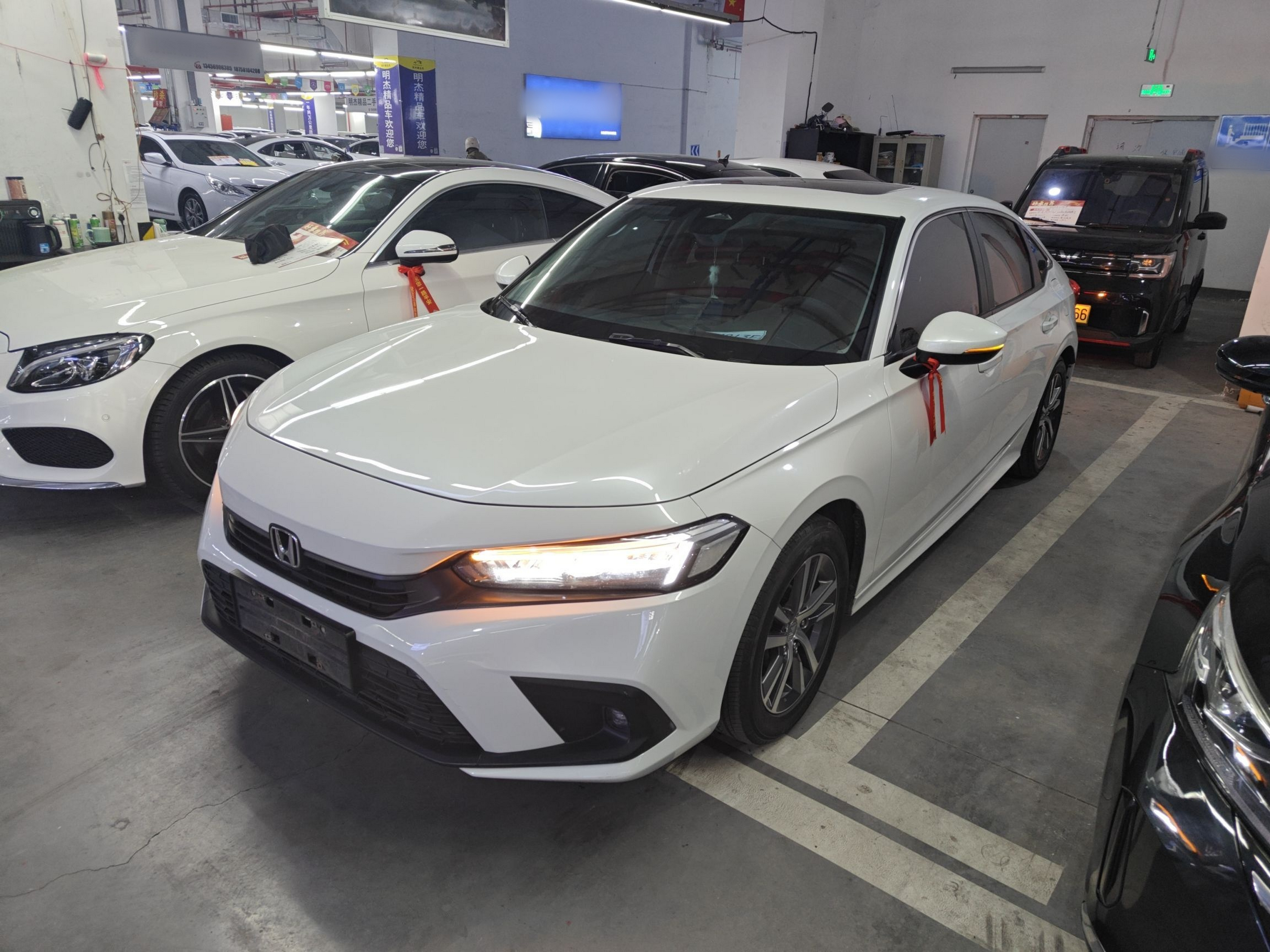 Под передней частью автомобиля