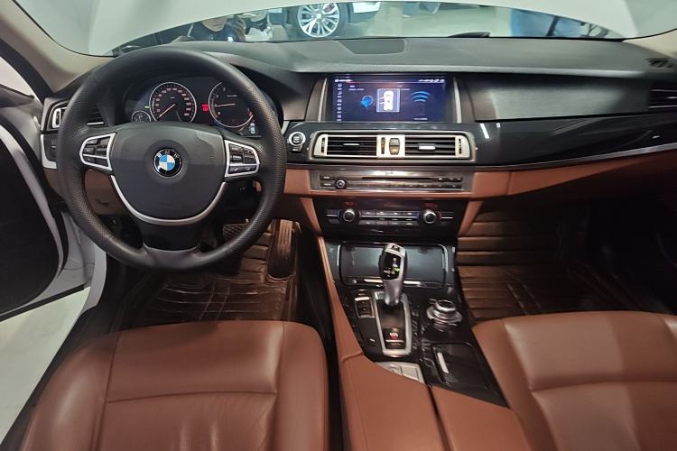 Used BMW 5 Series 2014 520Li Elegant Model
