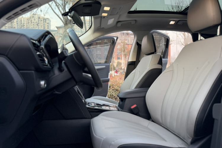 Used Ford Escape 2020 EcoBoost 245 Two-Wheel-Drive Titanium Edition