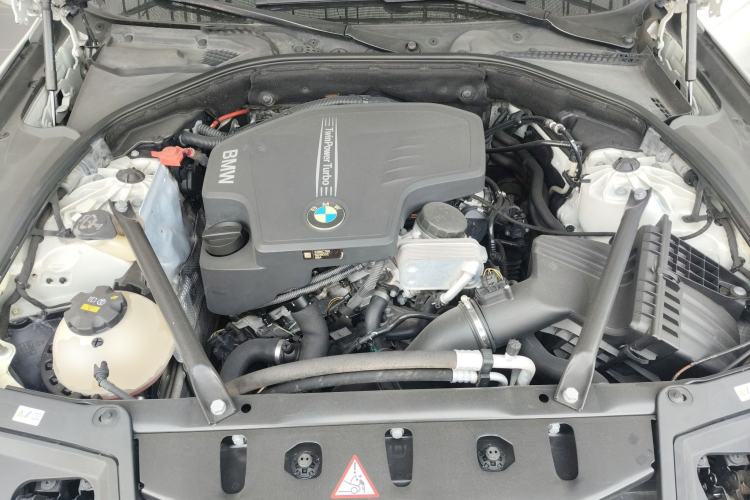 Used BMW 5 Series 2014 528Li Leading Model
