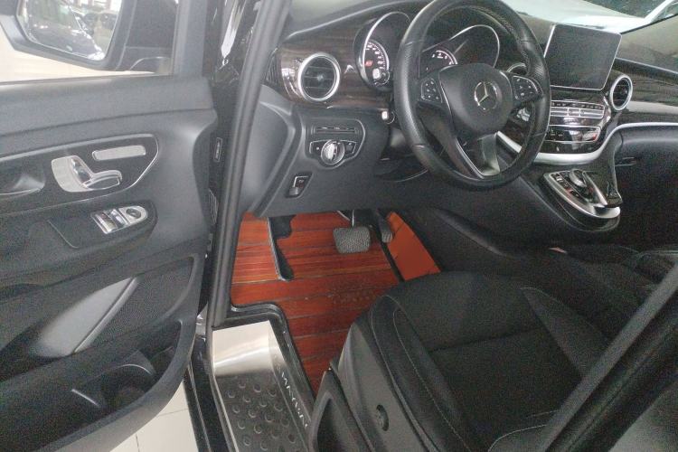 Used Mercedes-Benz V-Class 2018 V 260 Avantgarde Edition China VI

