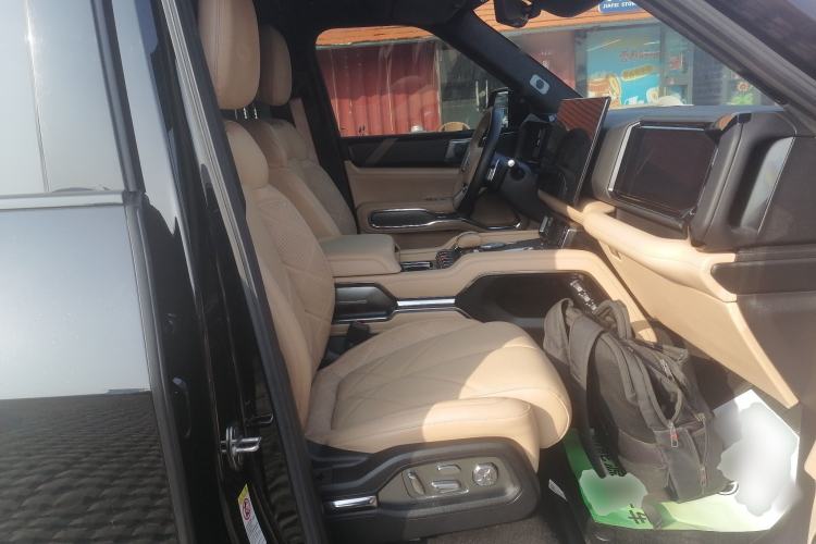 Used  Leopard 8 2025 Smart & Brave Flagship Edition 7 Seats
